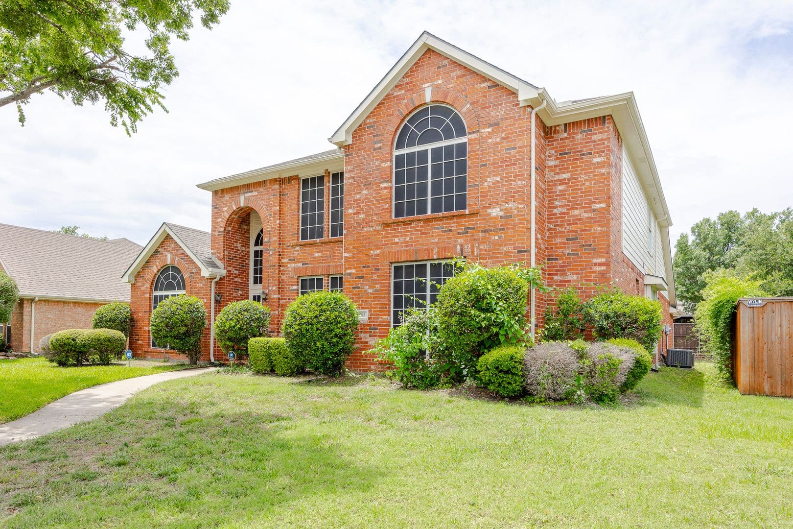 Richardson House: 3103 Kingsbury Drive(Owner approval must)