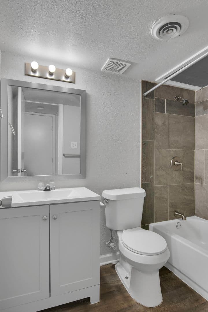 Waco Apartment: 5101 Hawthorne Dr