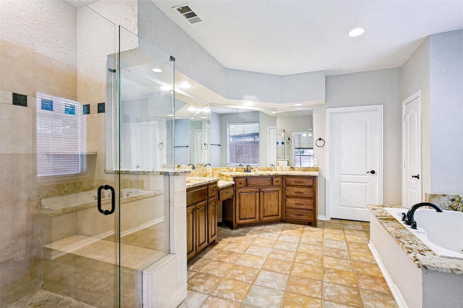 Plano House: 2208 Scenic Dr
