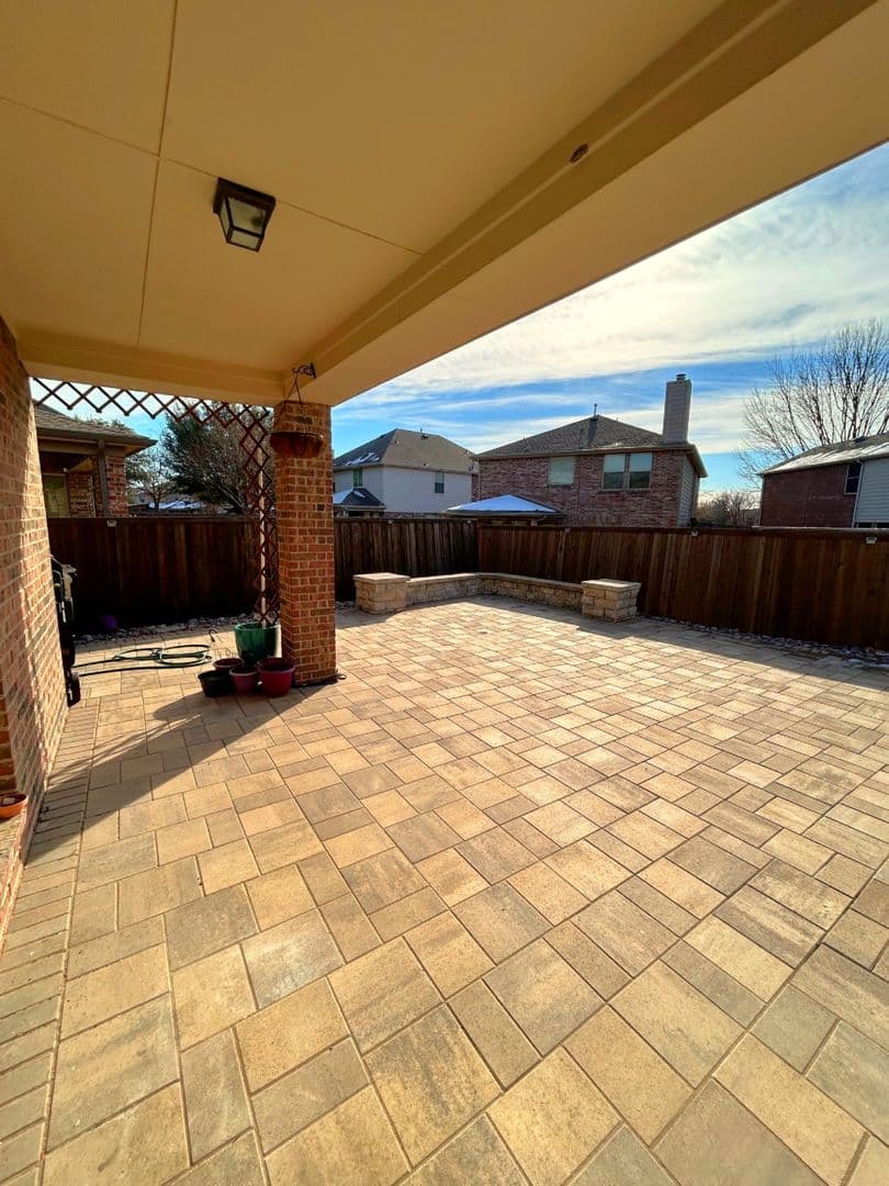 McKinney House: 10637 Bolivar Dr