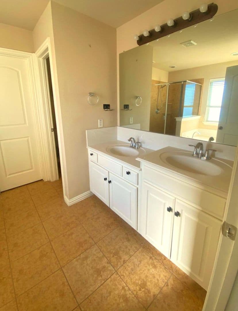 McKinney House: 10637 Bolivar Dr