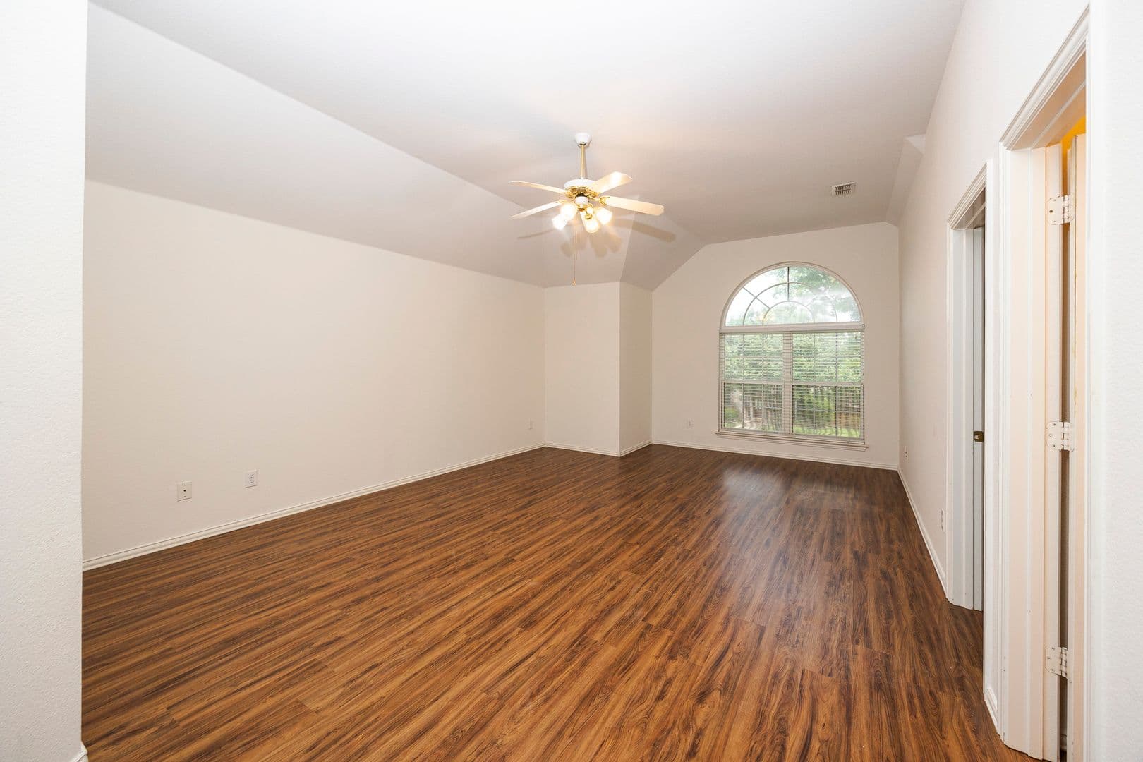 Richardson House: 3103 Kingsbury Drive(Owner approval must)
