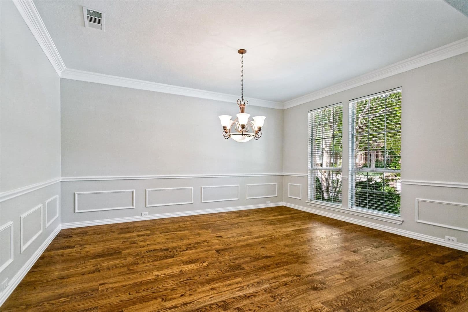 Plano House: 2208 Scenic Dr