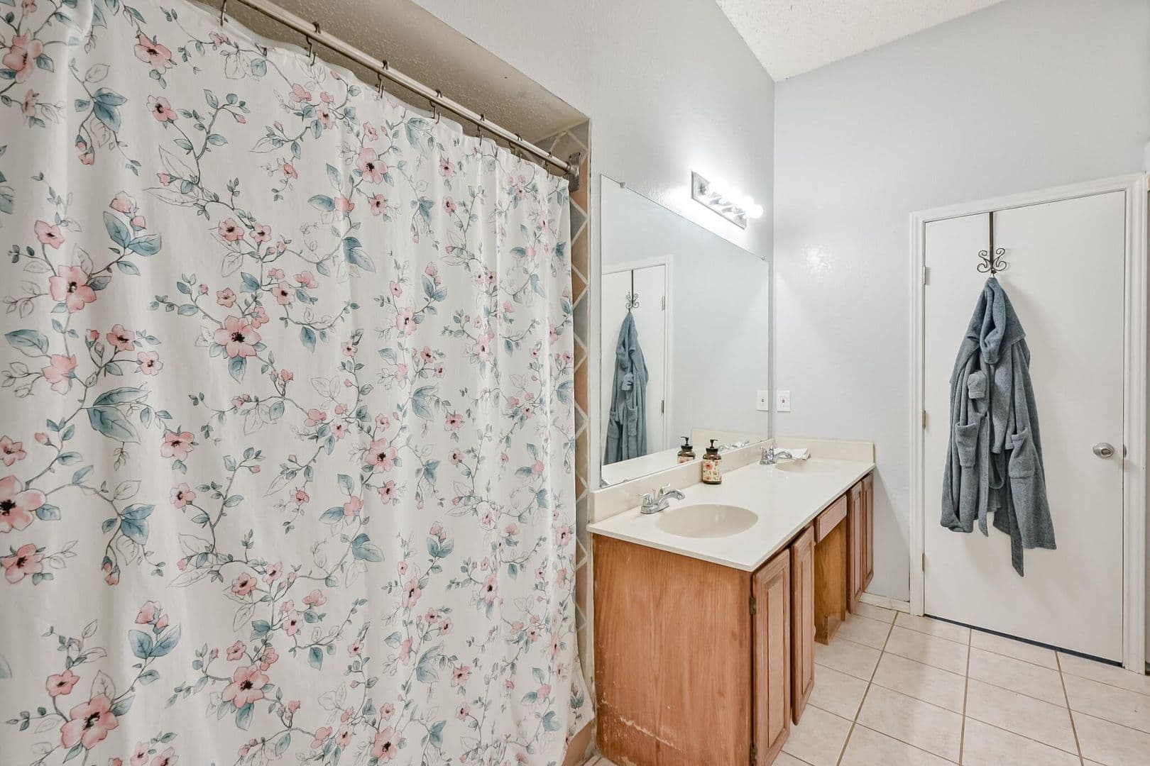 Irving House: 555 Ranch Trail Unit#206