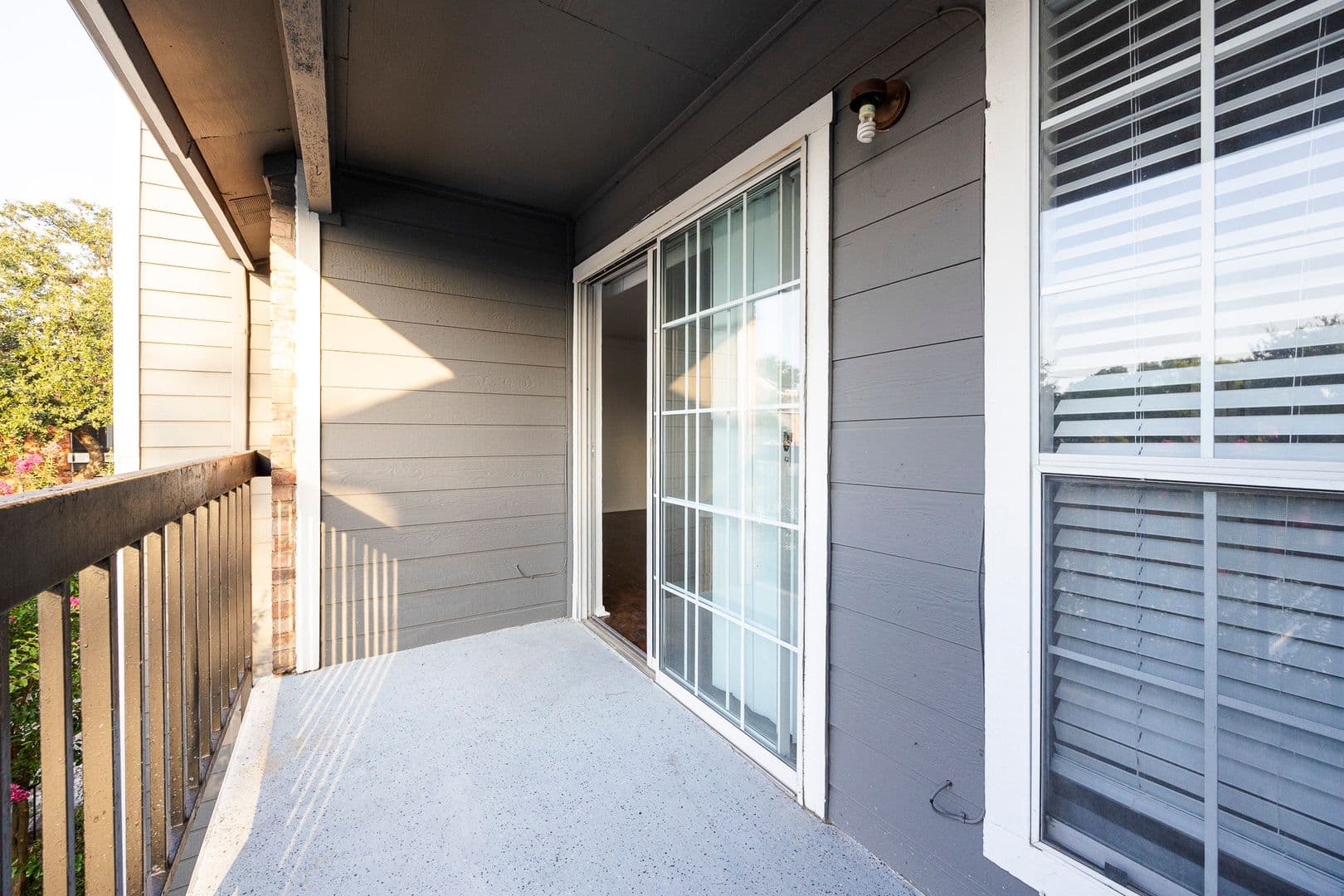 Dallas House: 18333 Roehampton Drive
