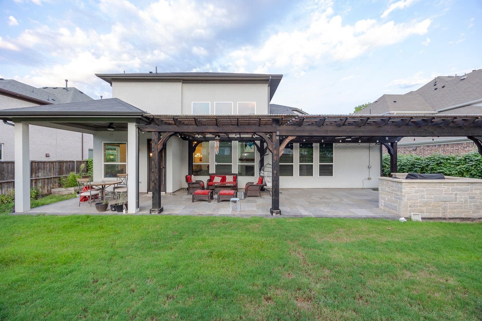 Frisco House: 10081 Oxbow AVE