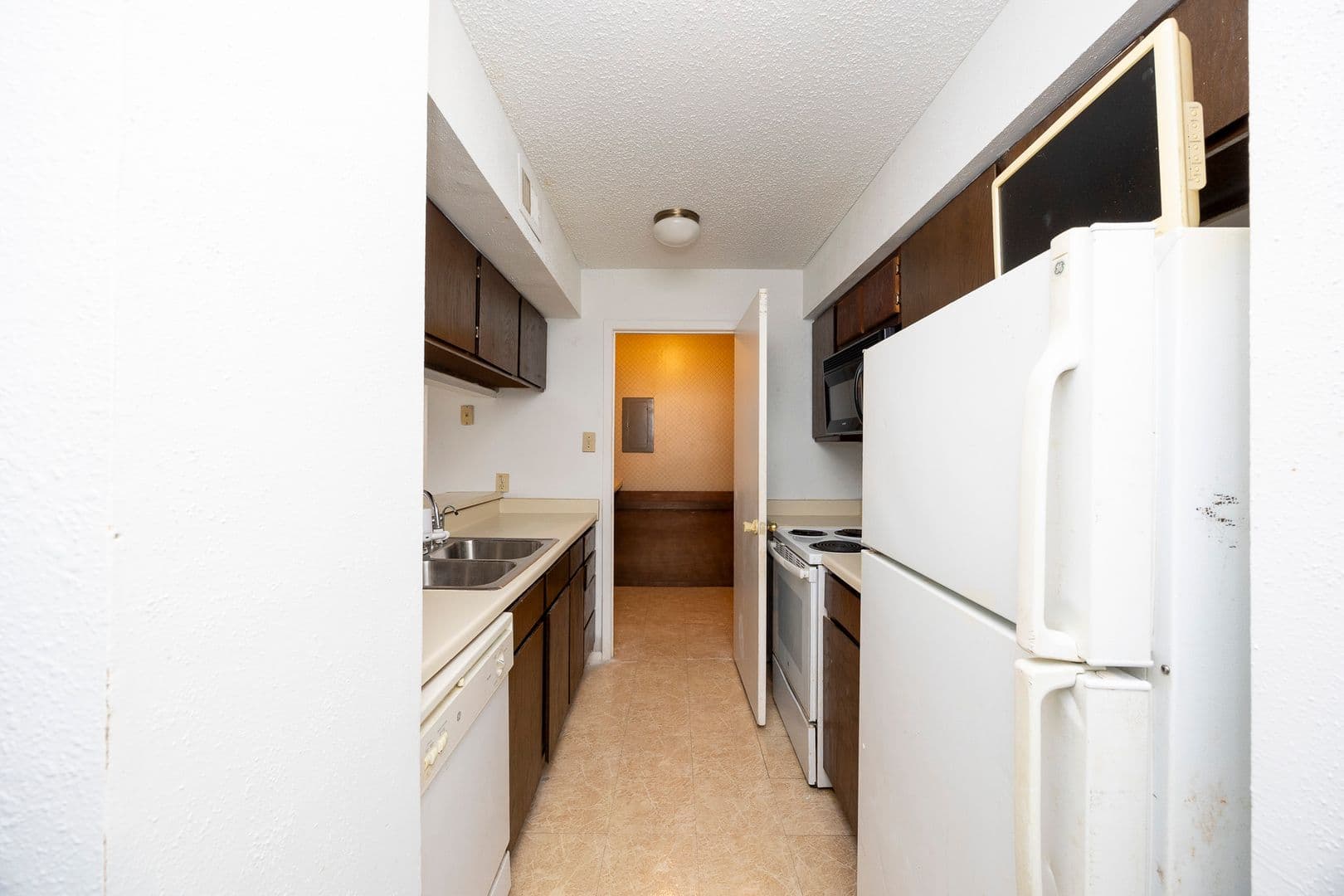 Dallas House: 12480 Abrams Rd