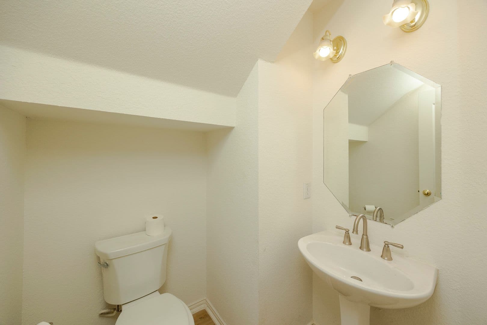 Richardson House: 3103 Kingsbury Drive(Owner approval must)