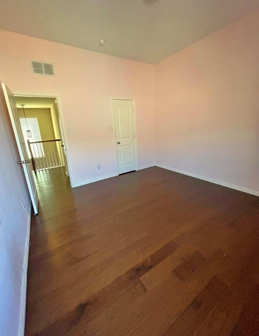 McKinney House: 10637 Bolivar Dr