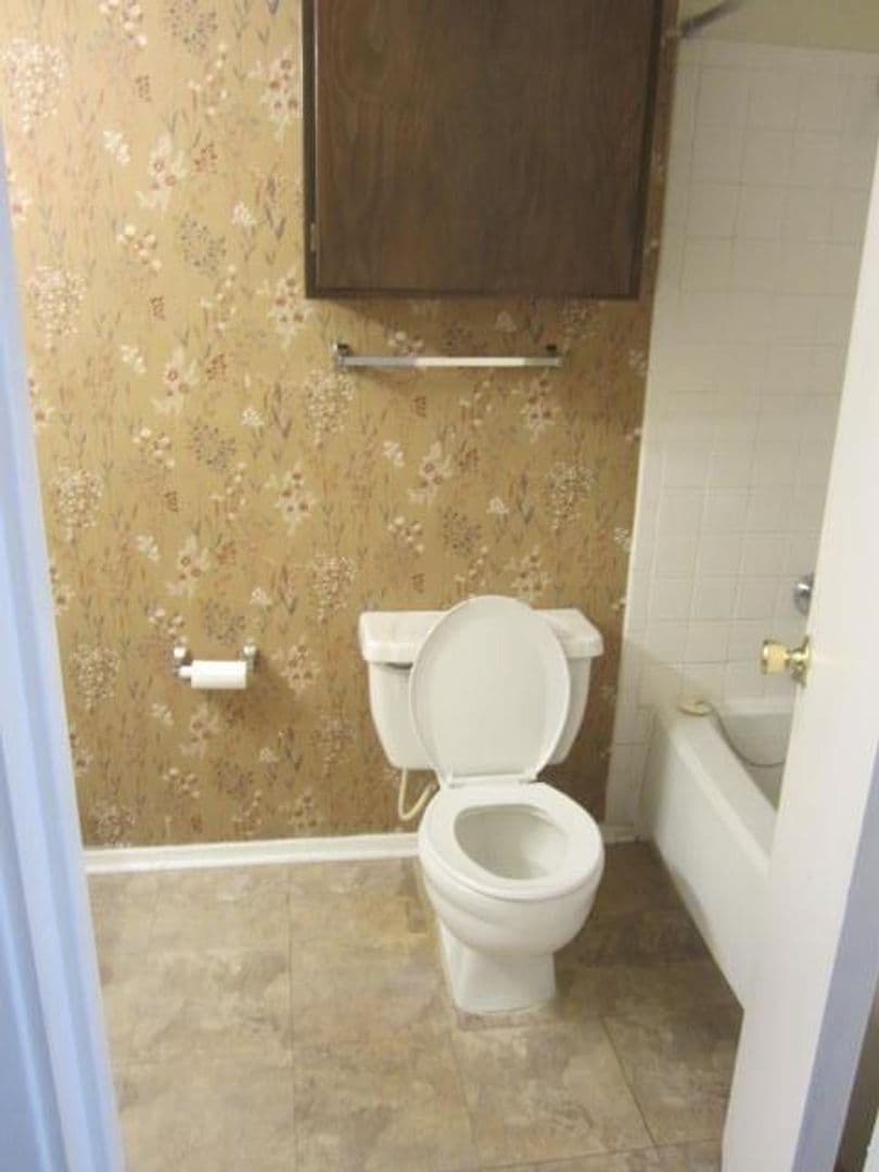 Dallas House: 12480 Abrams Rd