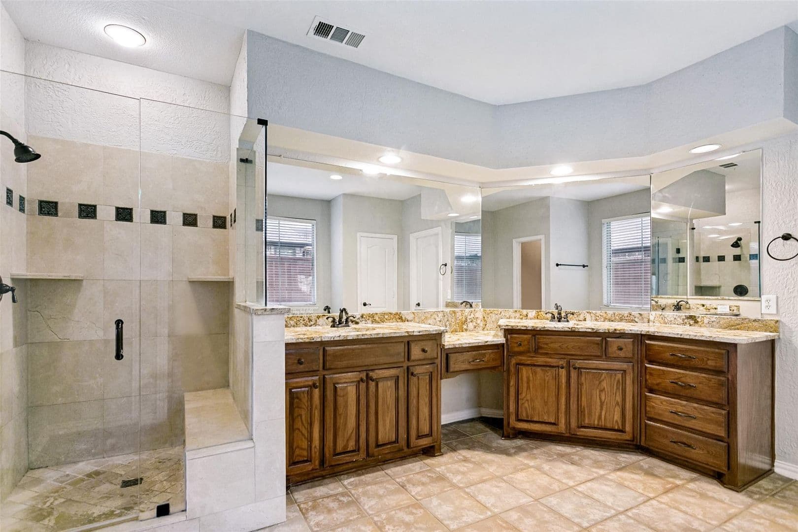 Plano House: 2208 Scenic Dr