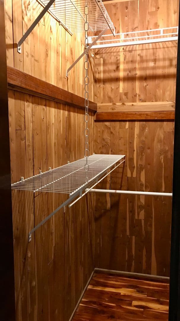 CHICAGO Apartment: 5500 W Devon Ave
