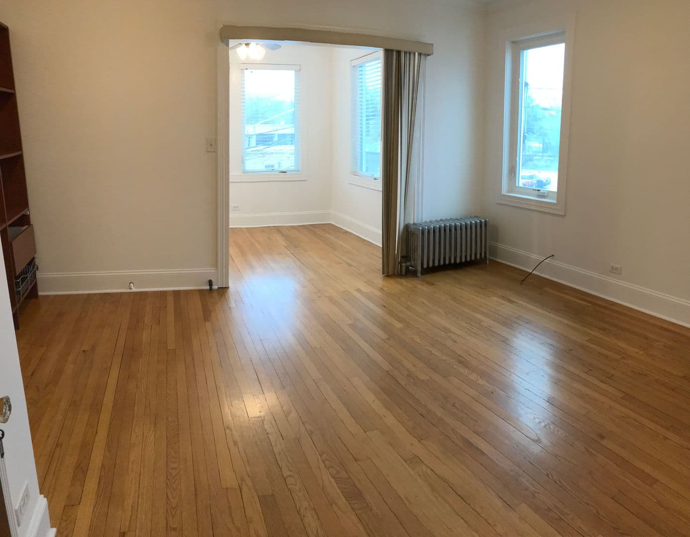 CHICAGO Apartment: 5500 W Devon Ave