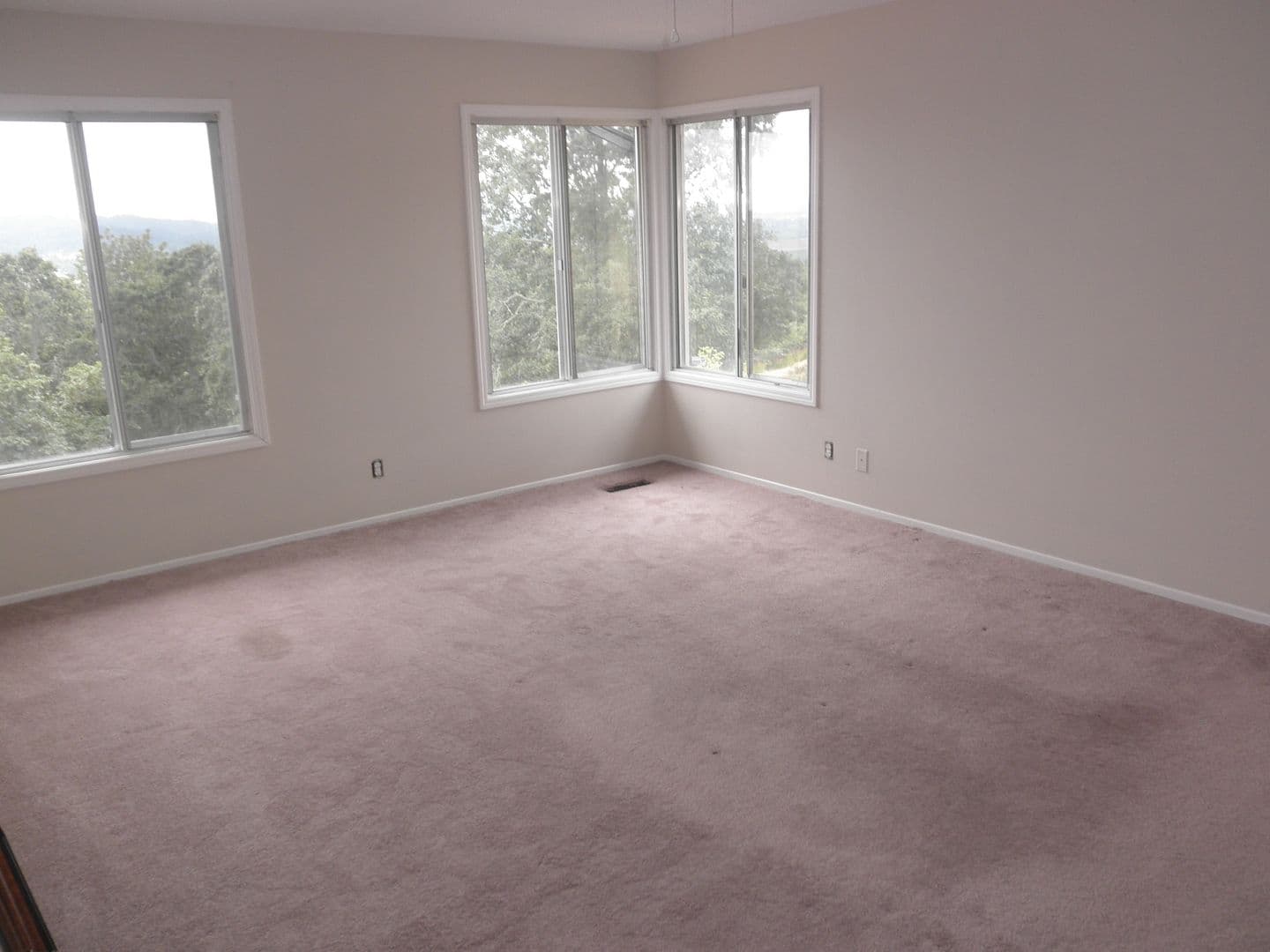 Salem House: 3598 Aster St NW