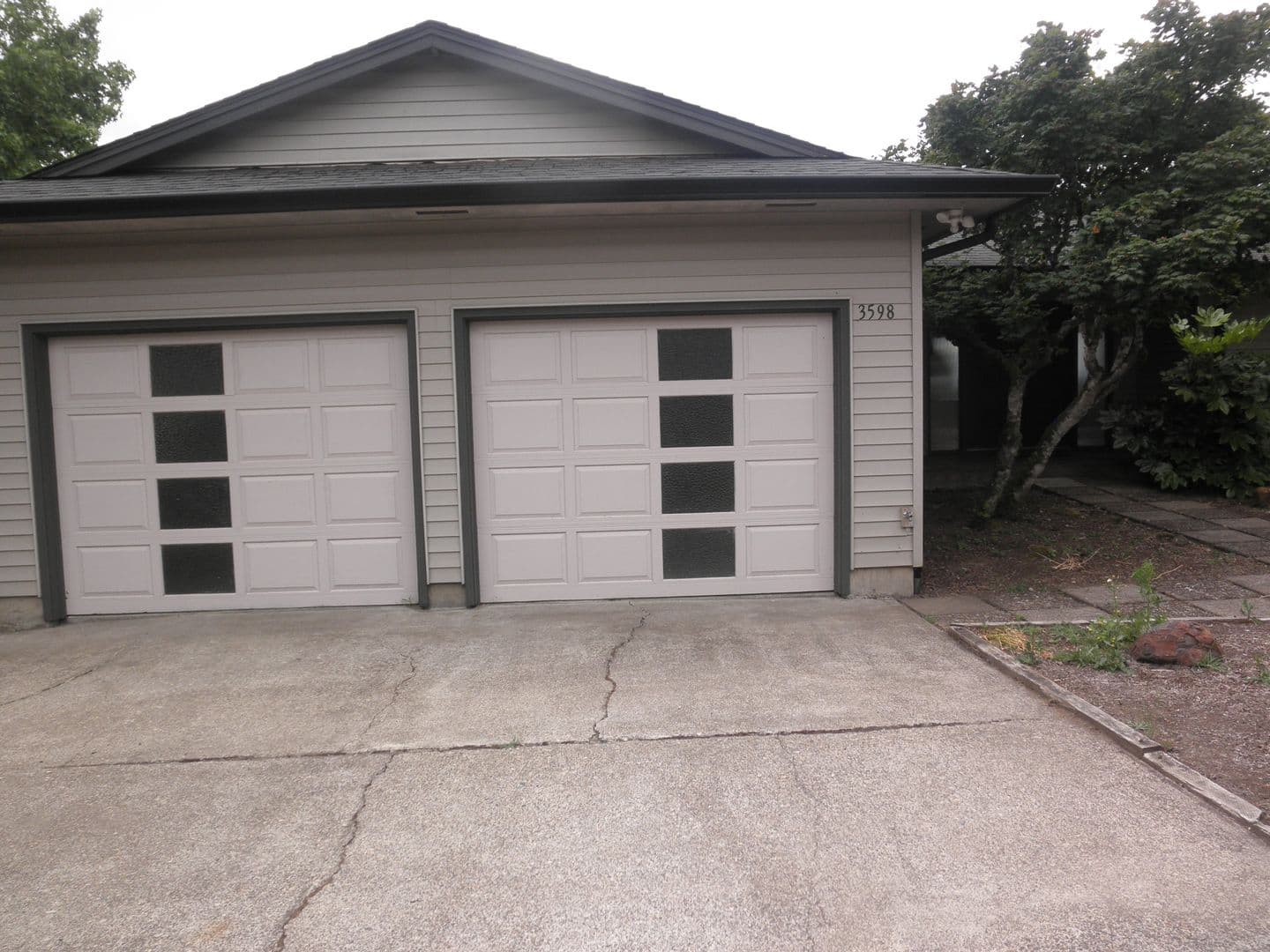Salem House: 3598 Aster St NW