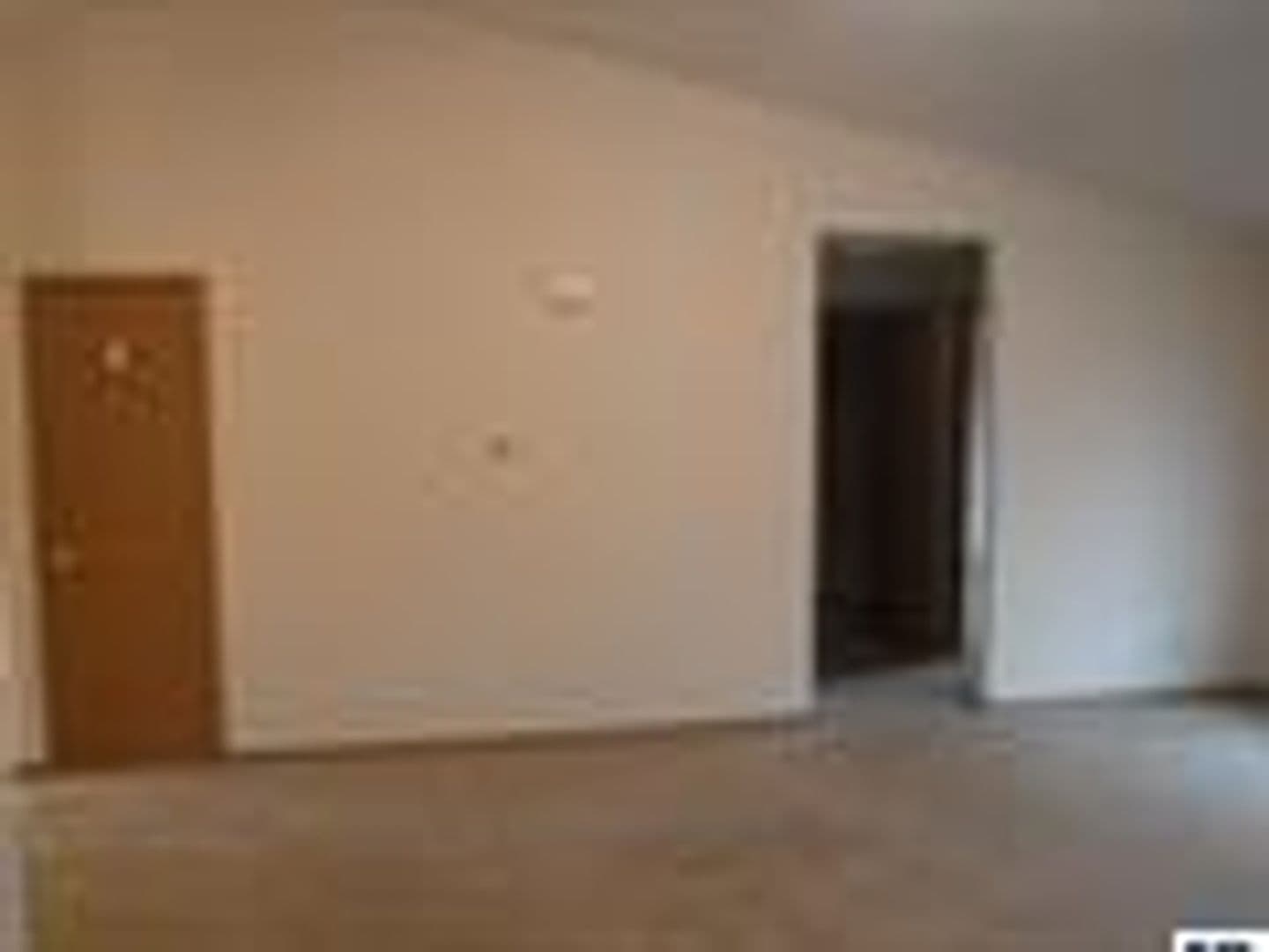 Salem House: 944 Hawaii St SE
