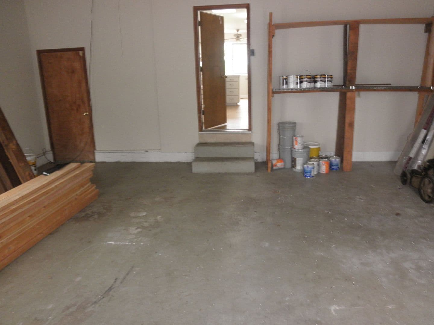 Salem House: 3598 Aster St NW