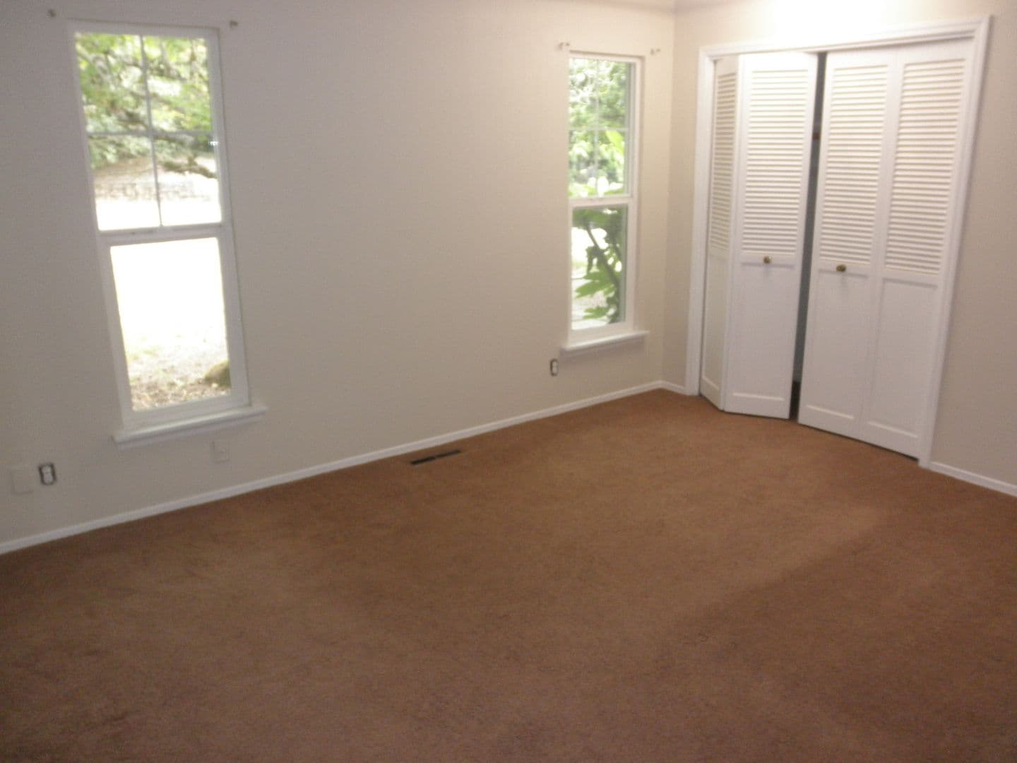 Salem House: 3598 Aster St NW