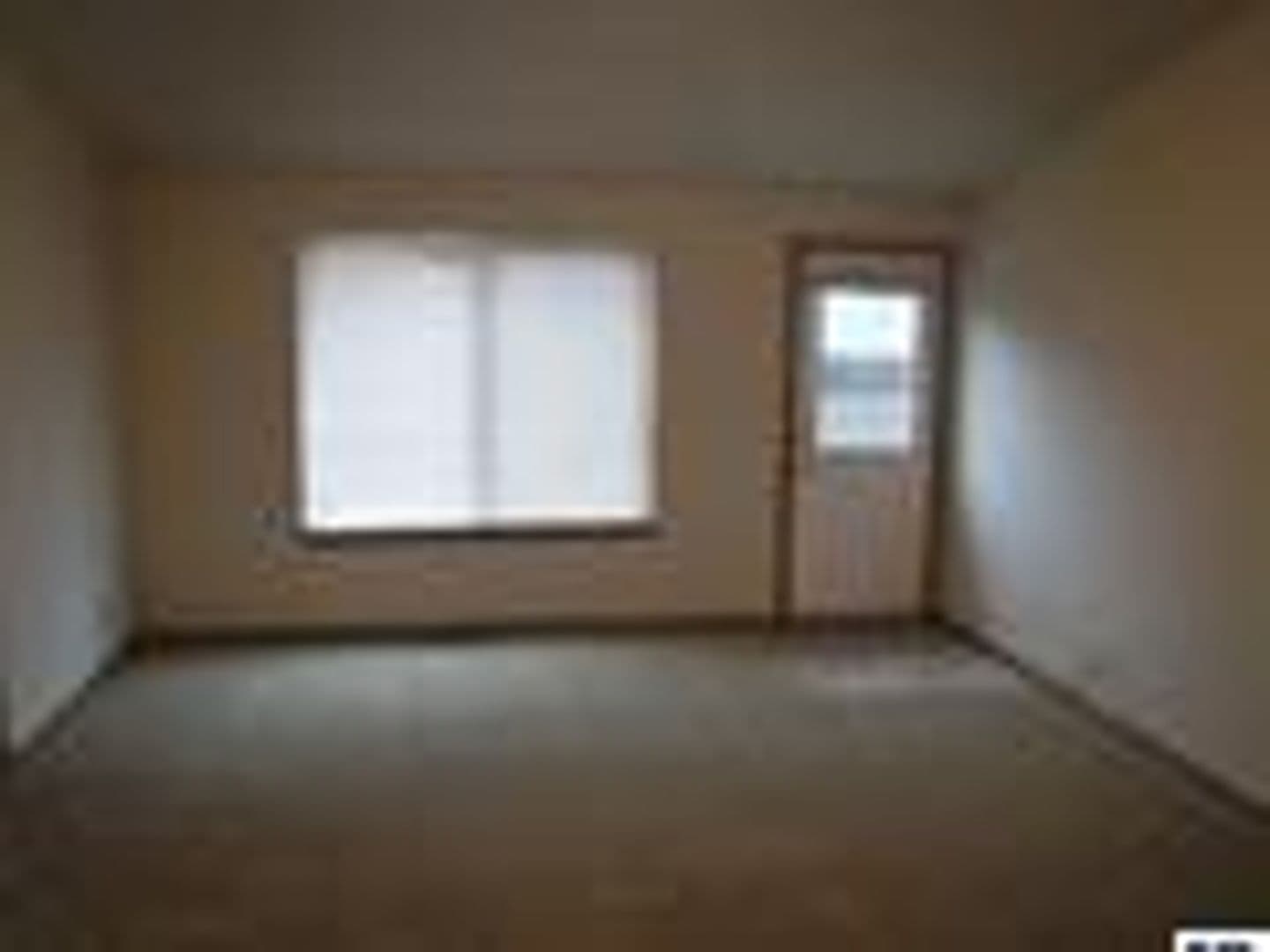 Salem House: 944 Hawaii St SE