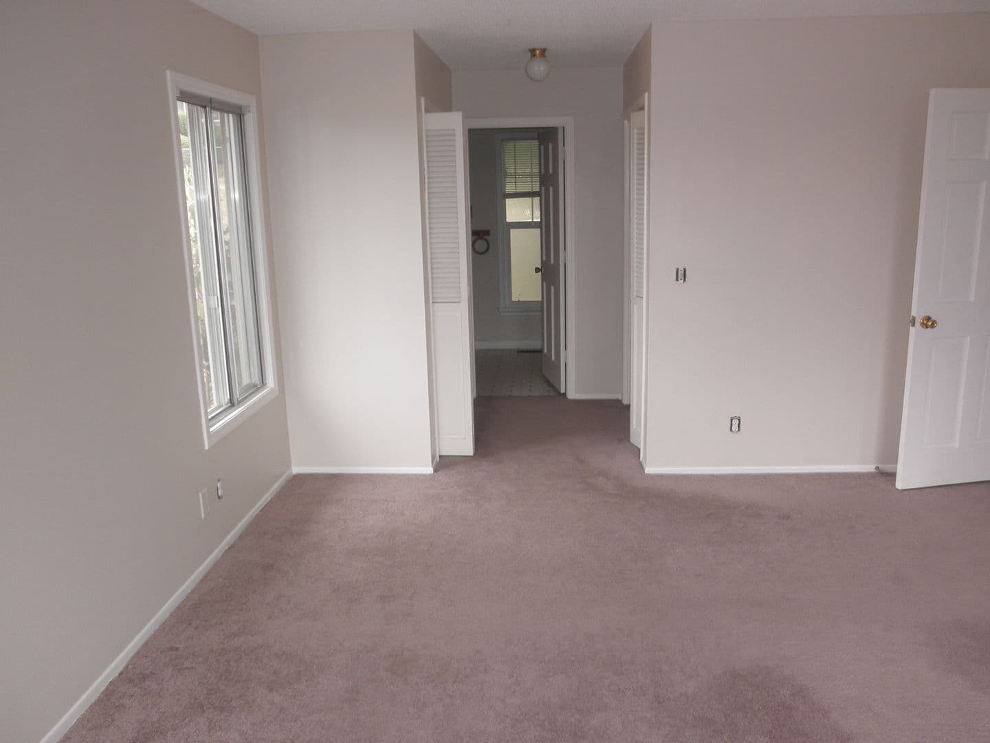Salem House: 3598 Aster St NW