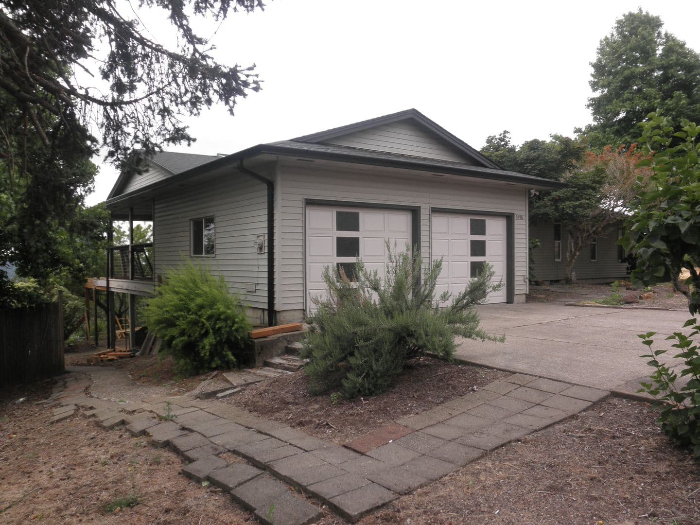 Salem House: 3598 Aster St NW