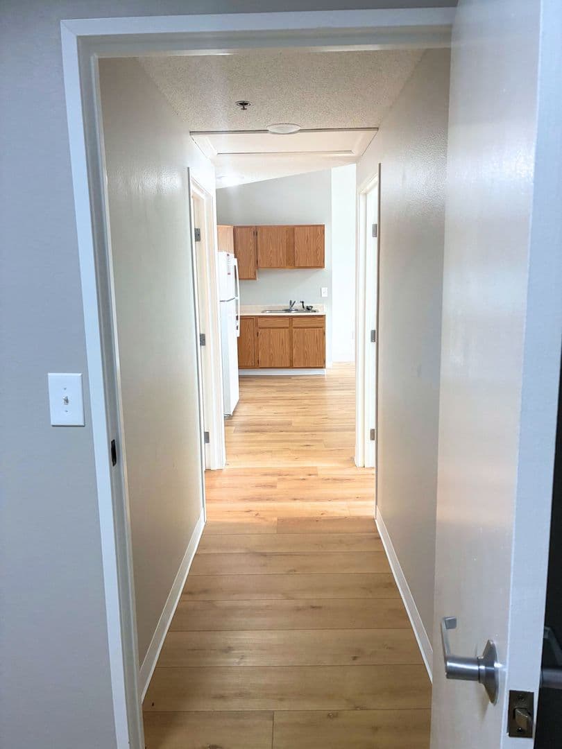 Sidney Apartment: 121 W Poplar St