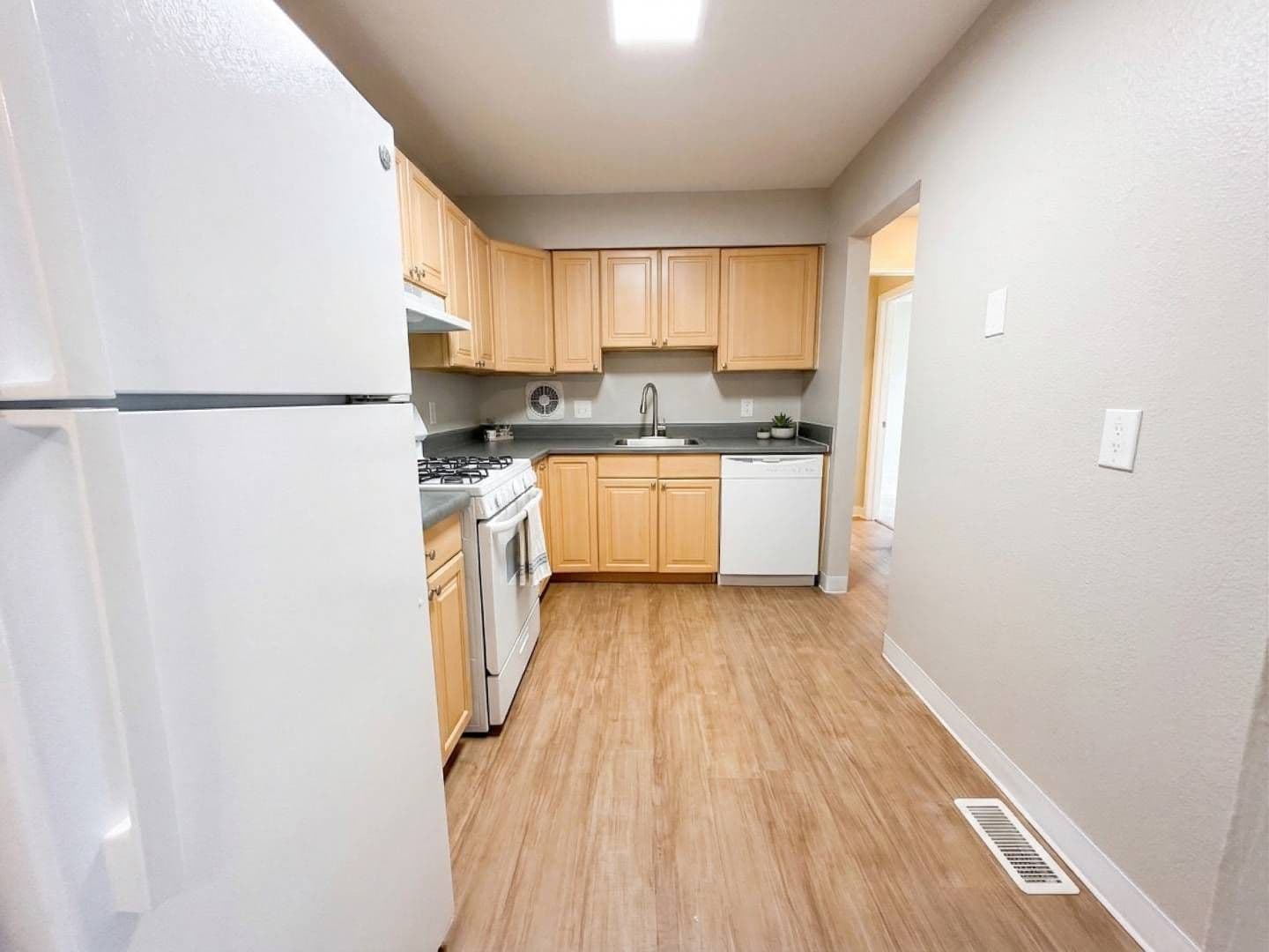 Northwood Apartment: 3617 Lakepointe Dr