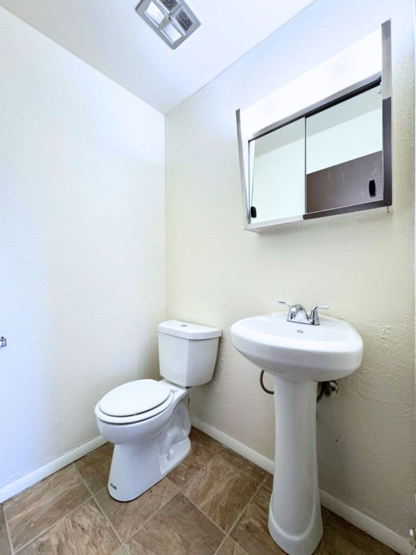 Northwood Apartment: 3617 Lakepointe Dr