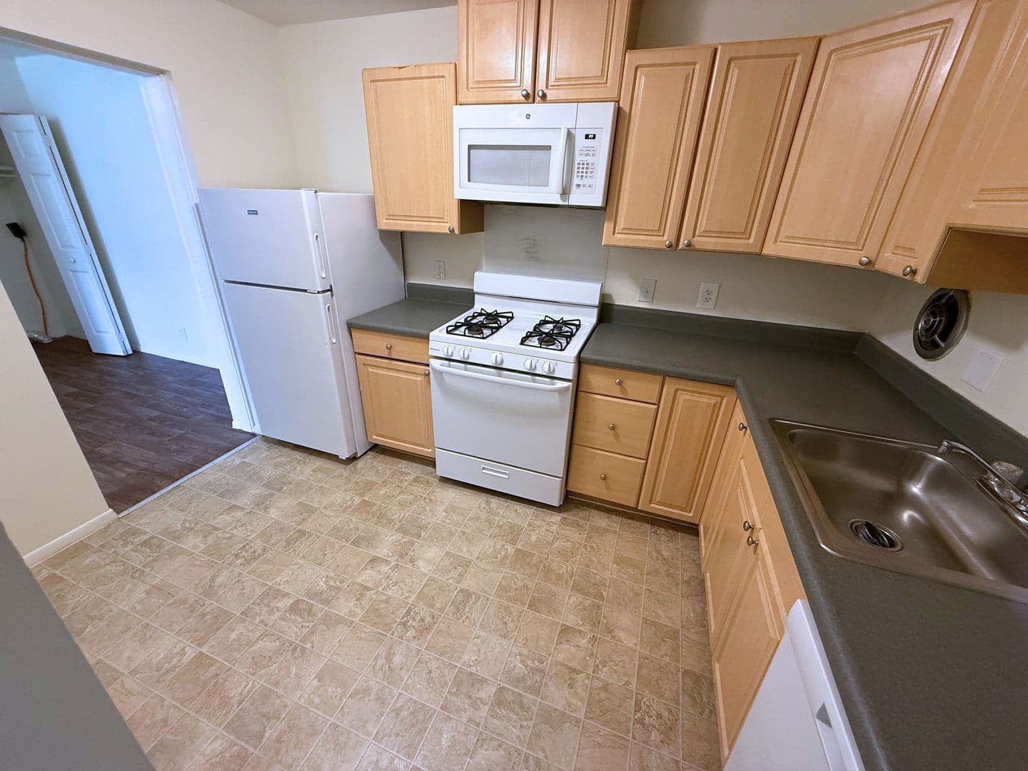 Northwood Apartment: 3617 Lakepointe Dr