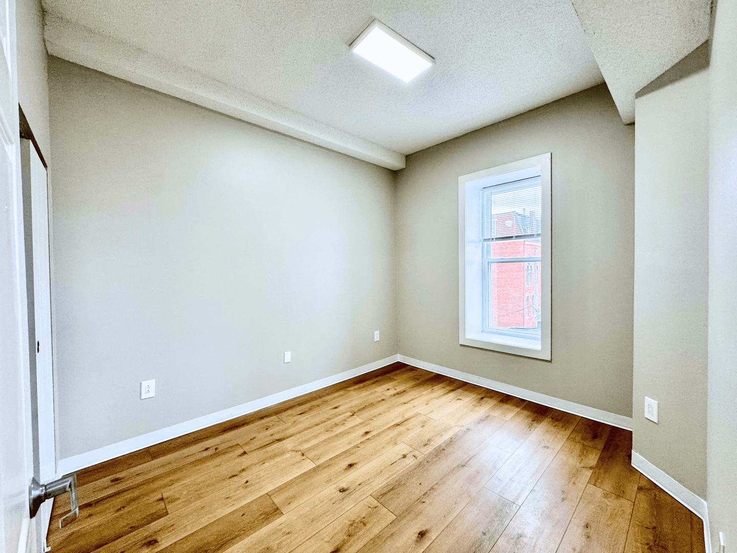 Sidney Apartment: 121 W Poplar St