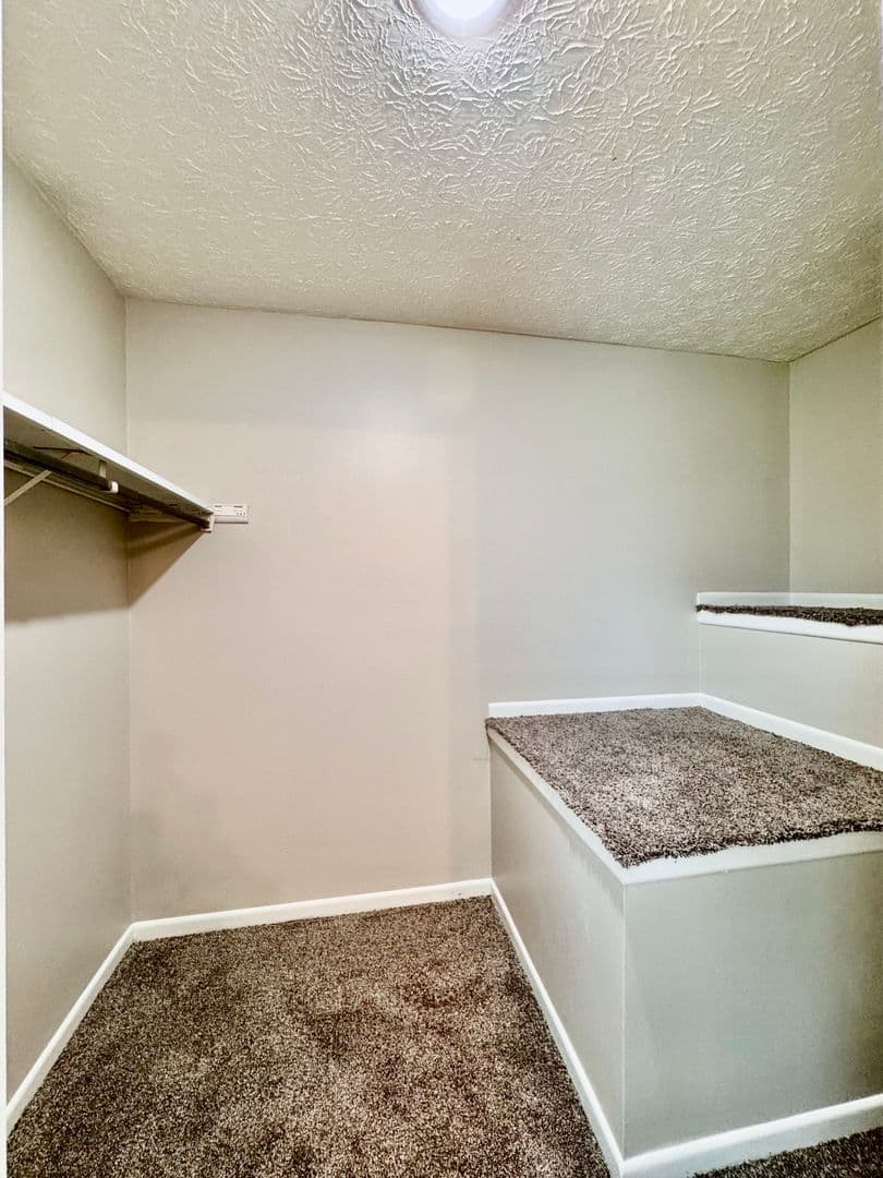 Troy Apartment: 580 Staunton Commons Dr.