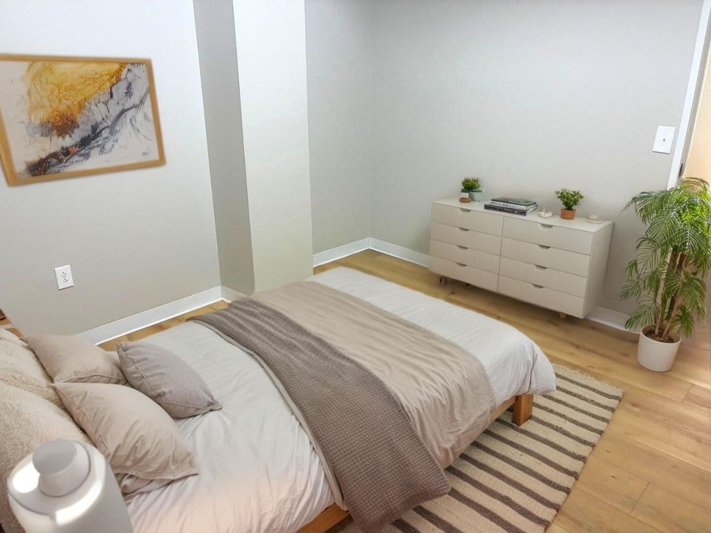 Sidney Apartment: 121 W Poplar St