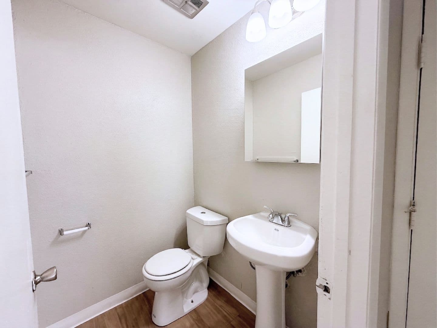 Northwood Apartment: 3617 Lakepointe Dr
