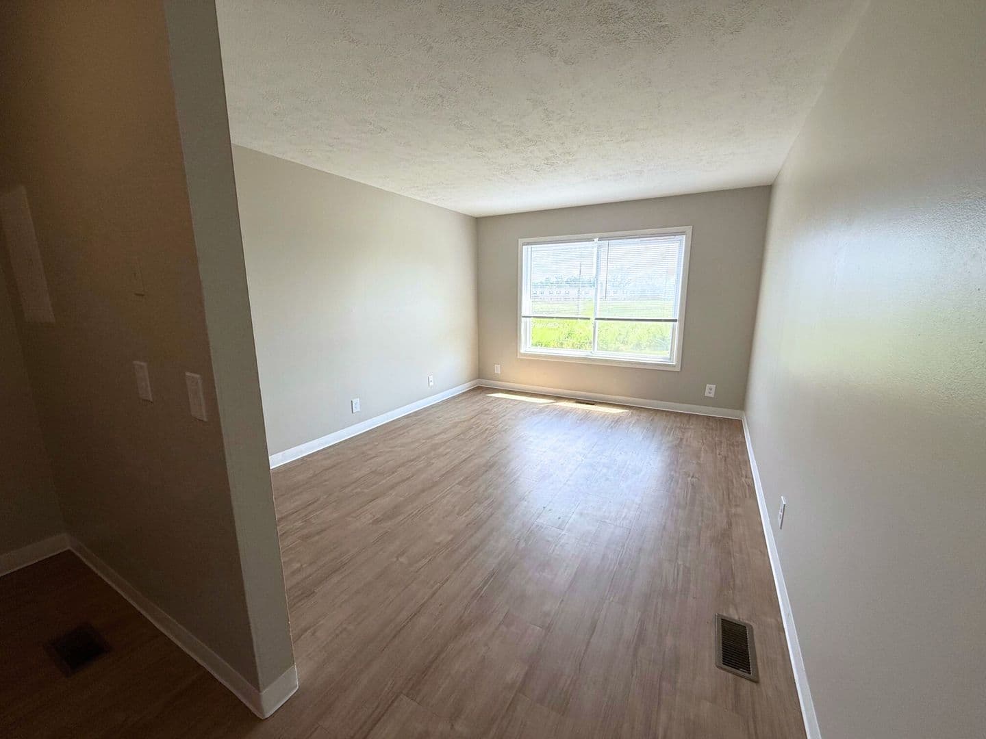 Northwood Apartment: 3617 Lakepointe Dr