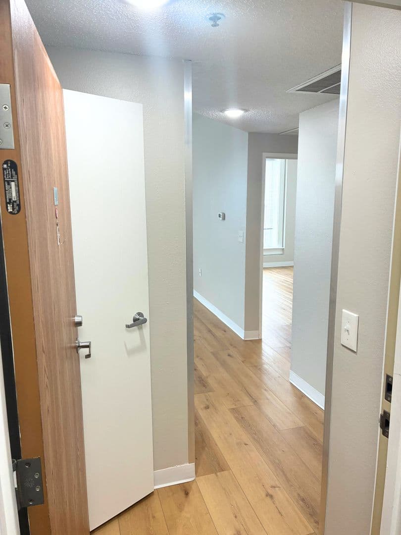 Sidney Apartment: 121 W Poplar St