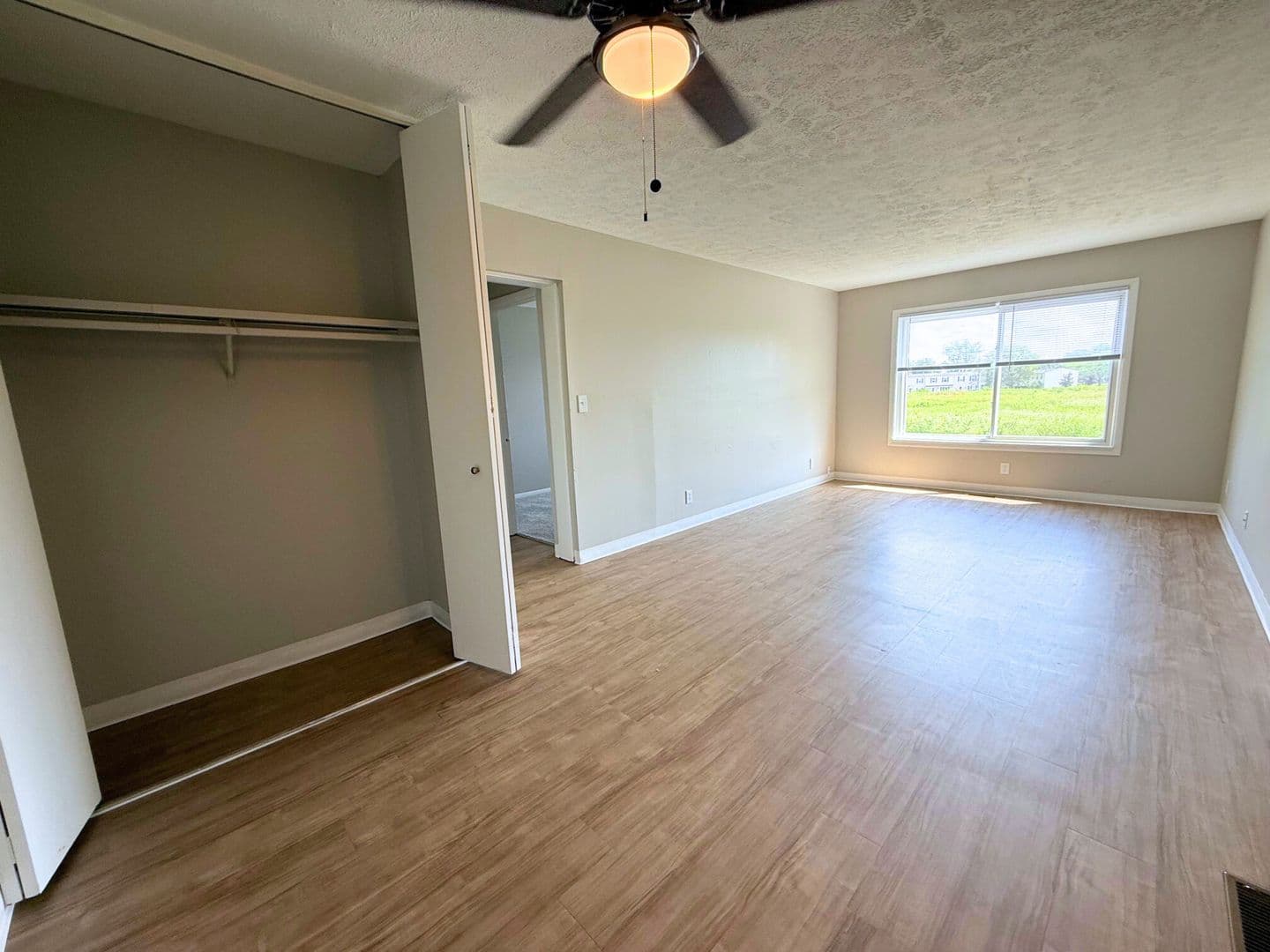 Northwood Apartment: 3617 Lakepointe Dr