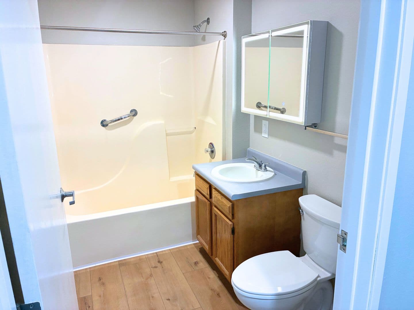 Northwood Apartment: 3617 Lakepointe Dr