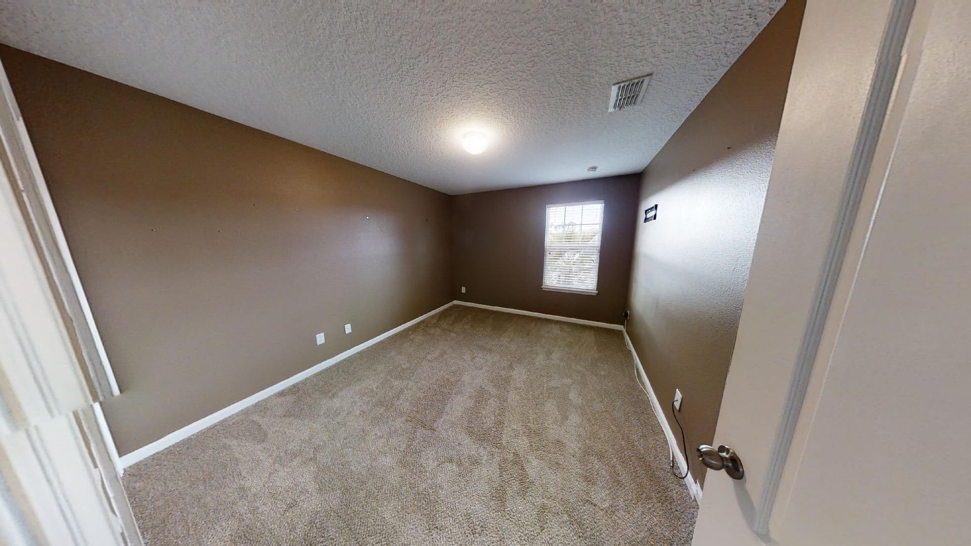Jacksonville House: 15695 Lexington Park Boulevard