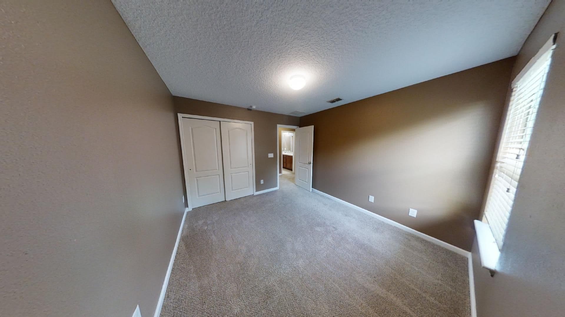 Jacksonville House: 15695 Lexington Park Boulevard