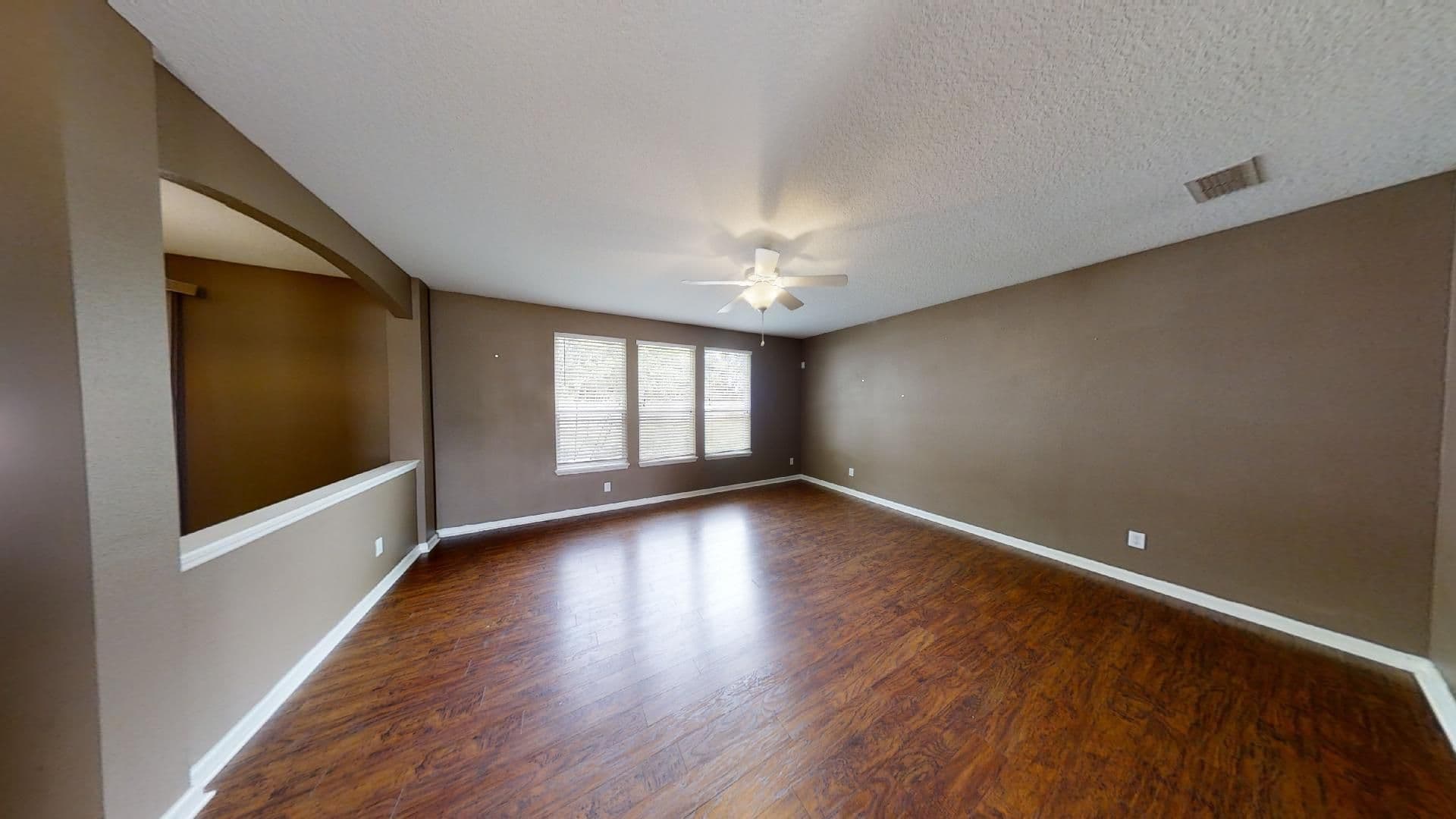 Jacksonville House: 15695 Lexington Park Boulevard