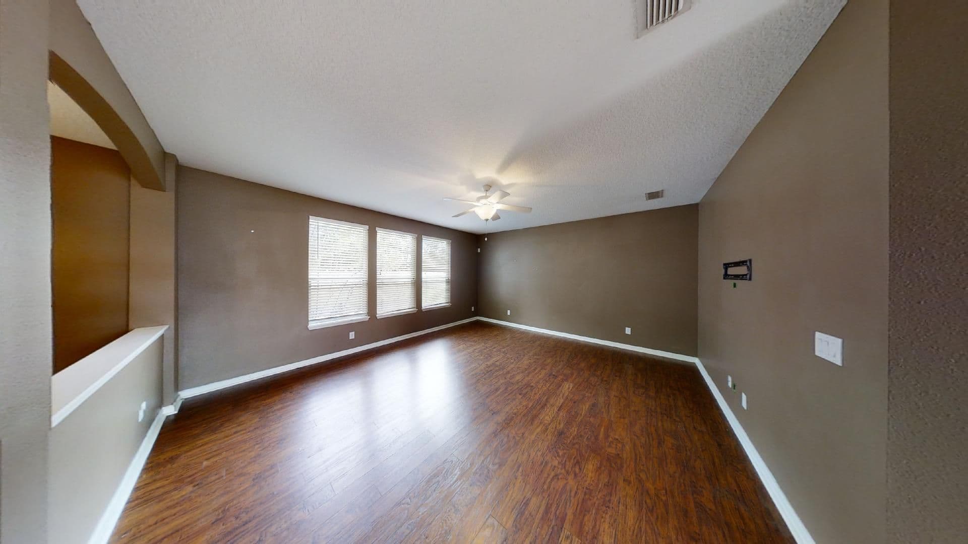 Jacksonville House: 15695 Lexington Park Boulevard