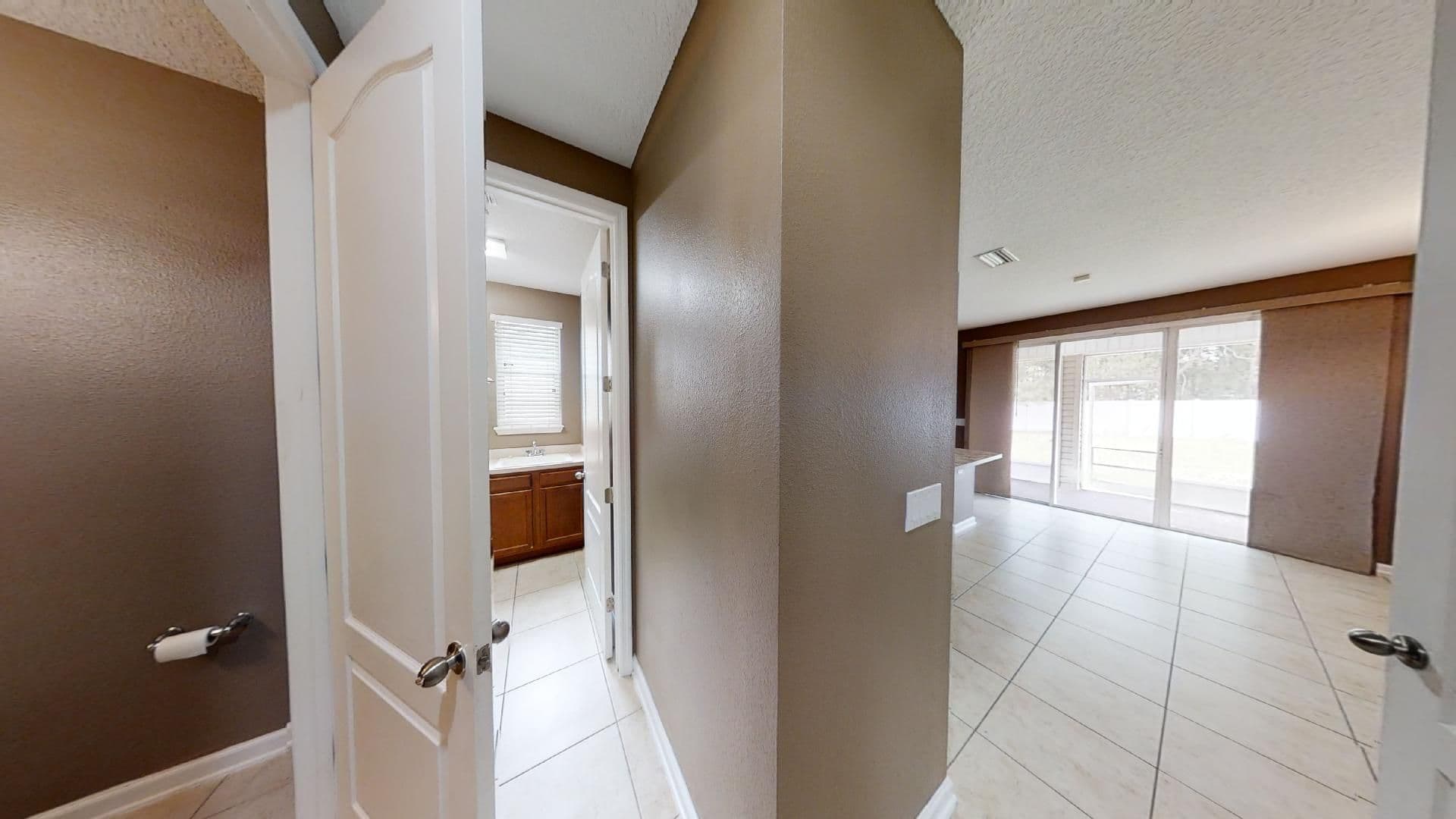 Jacksonville House: 15695 Lexington Park Boulevard