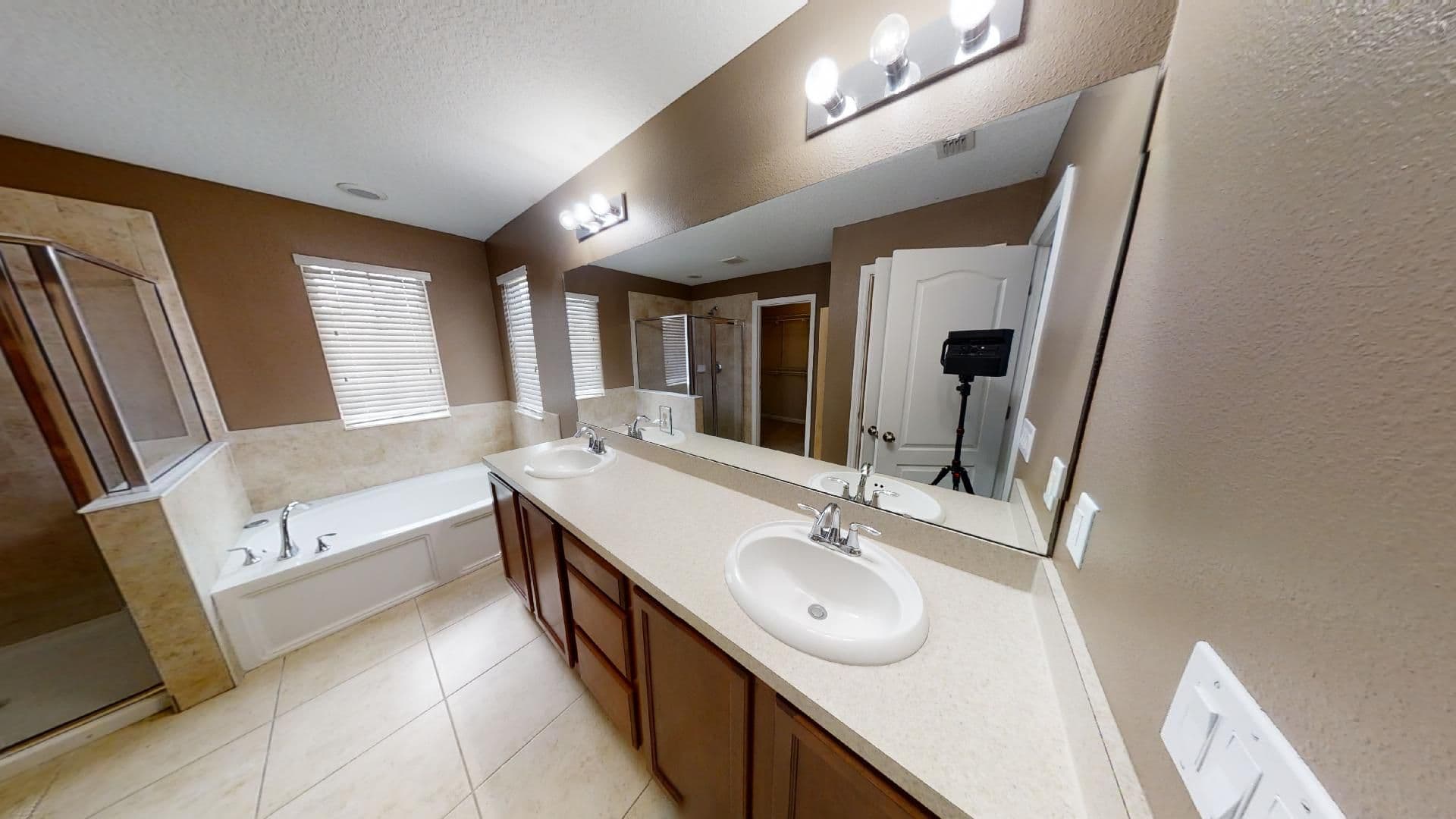 Jacksonville House: 15695 Lexington Park Boulevard