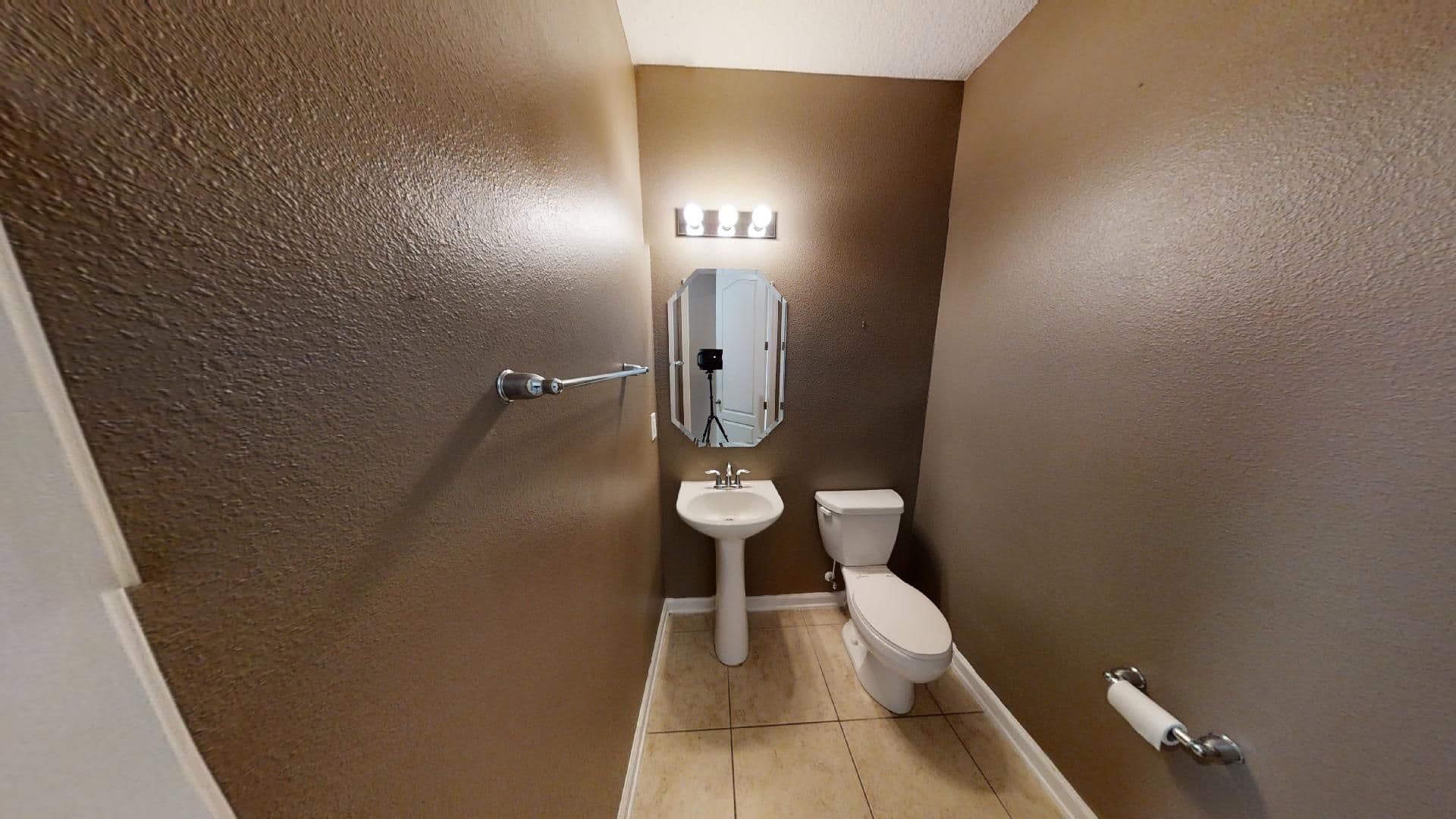 Jacksonville House: 15695 Lexington Park Boulevard