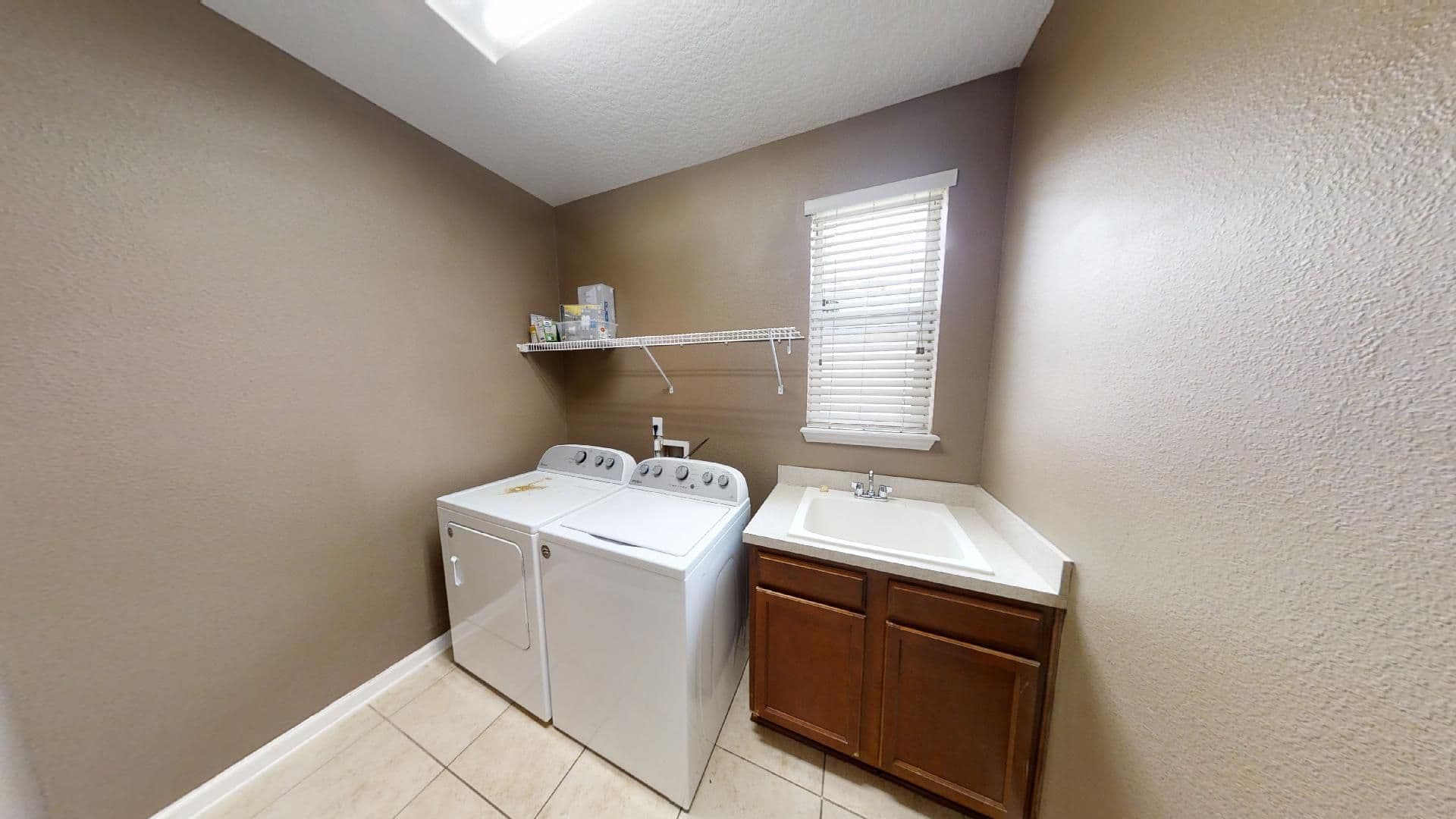 Jacksonville House: 15695 Lexington Park Boulevard