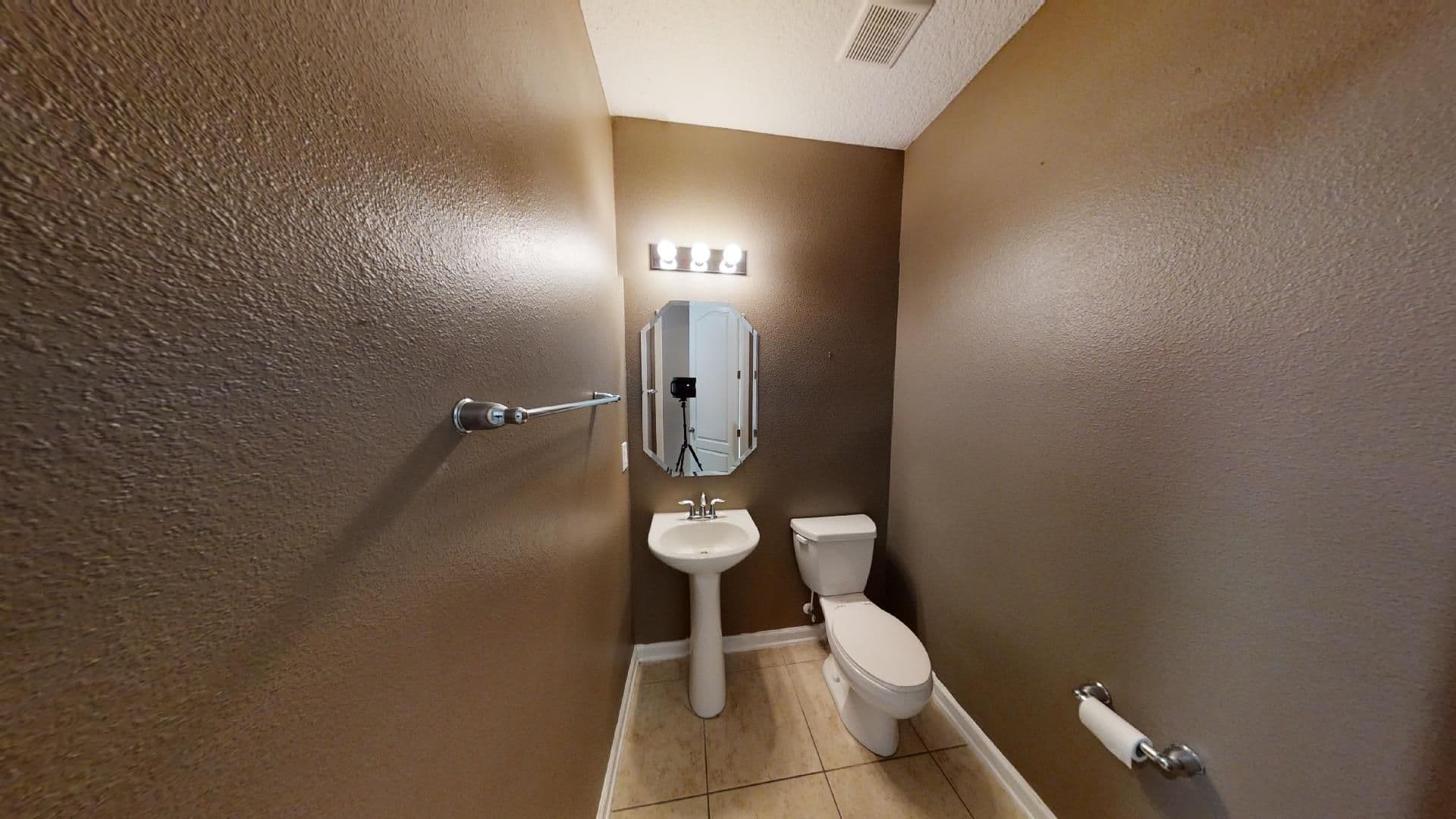 Jacksonville House: 15695 Lexington Park Boulevard