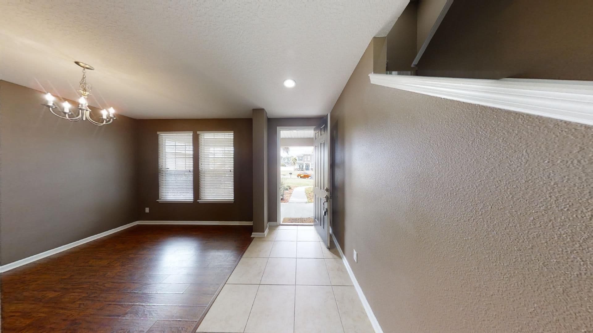 Jacksonville House: 15695 Lexington Park Boulevard