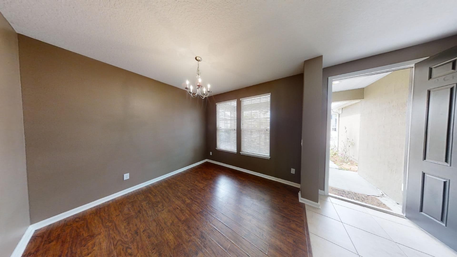 Jacksonville House: 15695 Lexington Park Boulevard