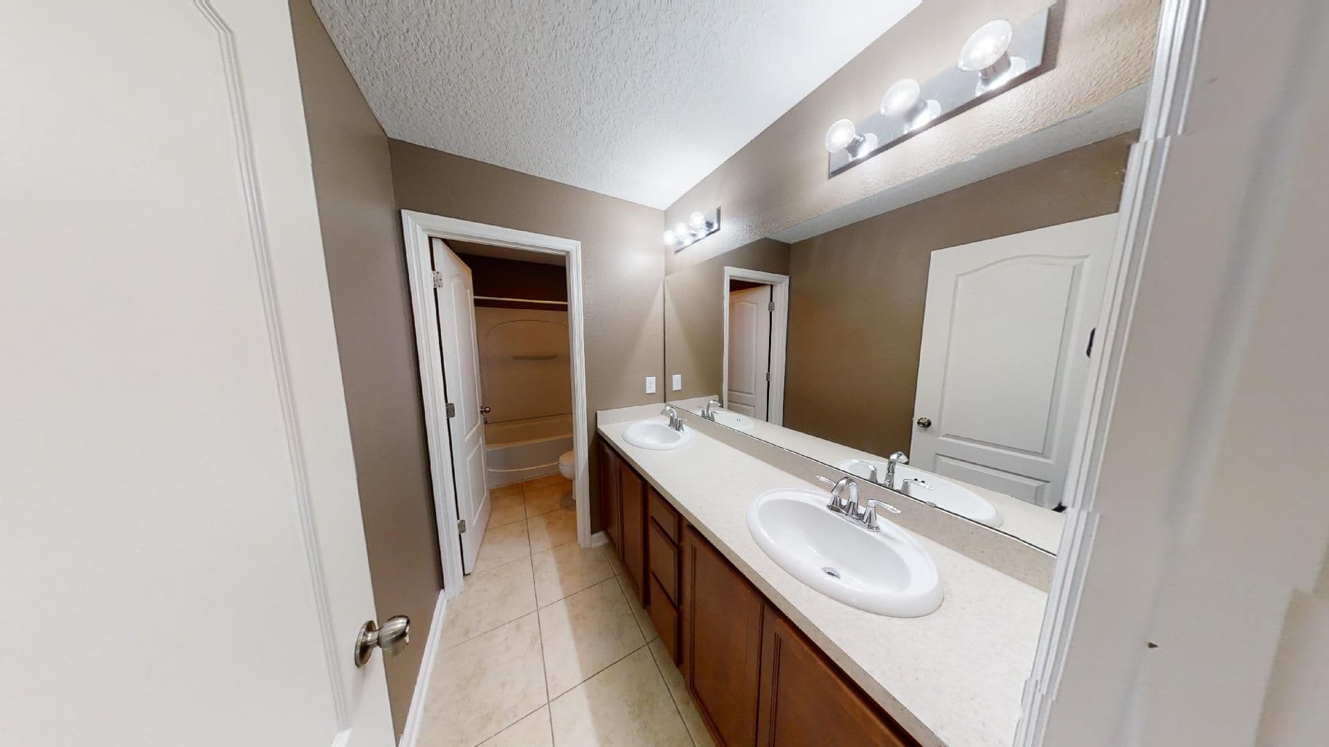 Jacksonville House: 15695 Lexington Park Boulevard