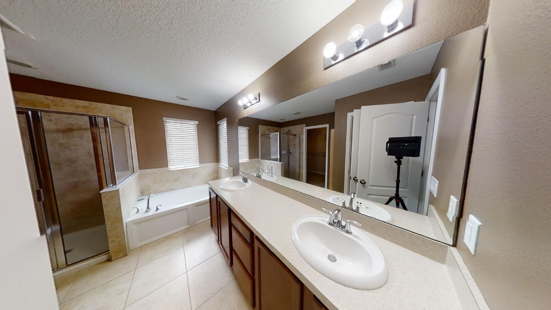 Jacksonville House: 15695 Lexington Park Boulevard